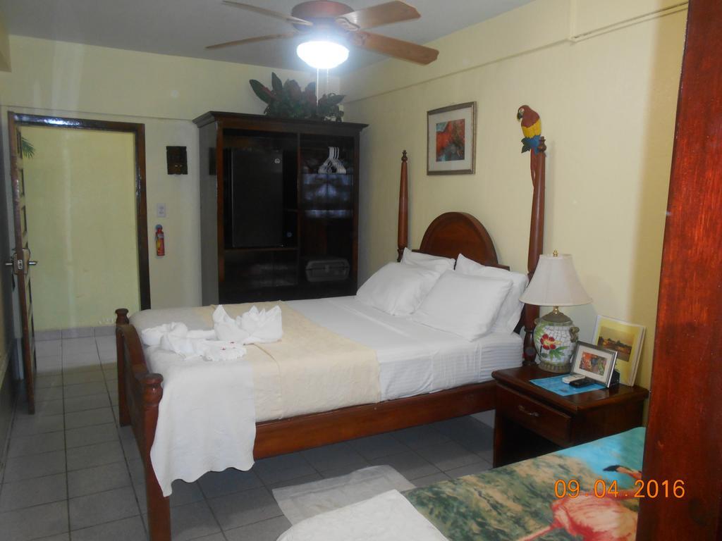 Alan'S Paradise Hotel Placencia 외부 사진